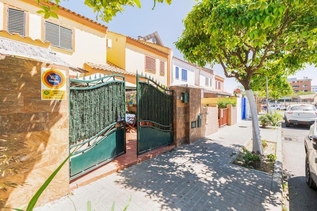 Cool Garden And Suite Mairena del Aljarafe Exterior foto