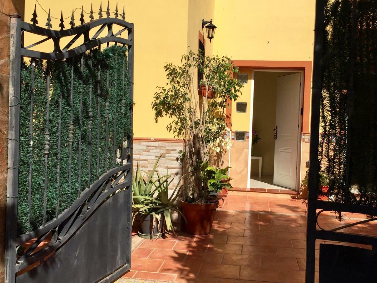 Cool Garden And Suite Mairena del Aljarafe Exterior foto